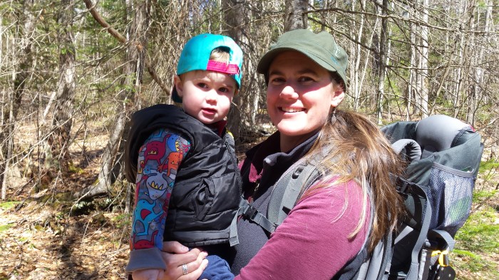 Alden and Lindsay stop for a photo-op.